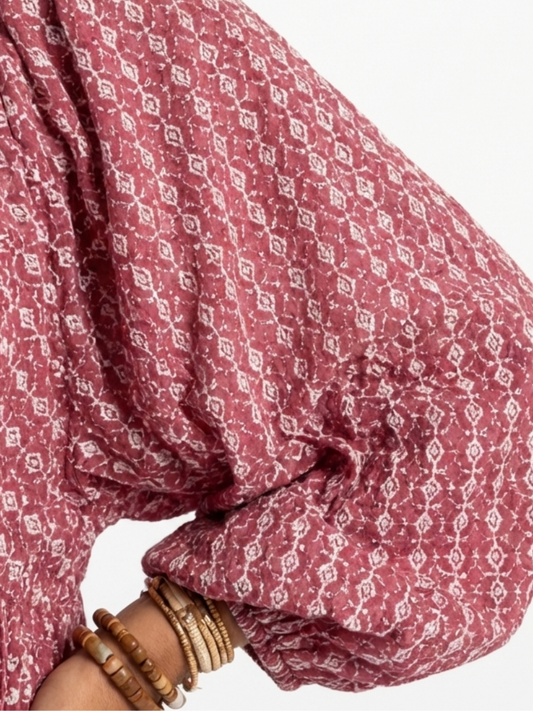 Arlette | Midikjole med lange ærmer og geometrisk print