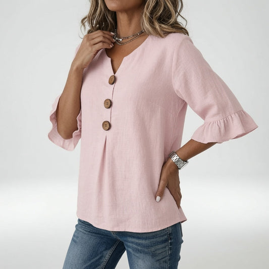 Rosanne™ — Bluse med V-hals, knapper og flæseærmer i afslappet elegance