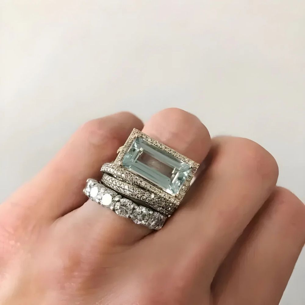 Sølvfarvet ring med turkis glas