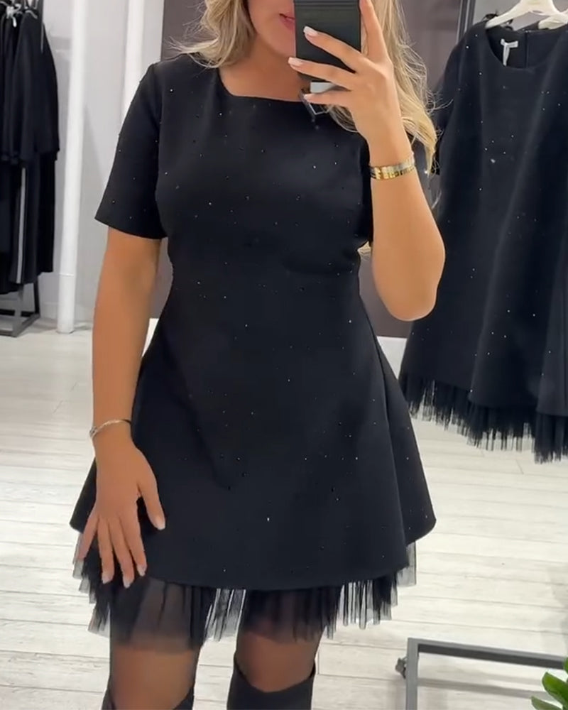 Camille™ – Elegant minikjole med glitrende komfort