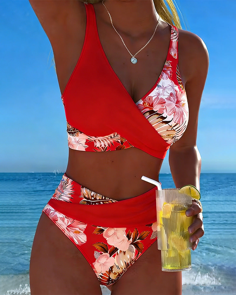 Bikini med kontrastfarvet blomsterprint