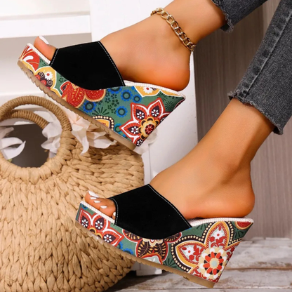 Joelle™ — Skulpturelle mules med blomsterhæl