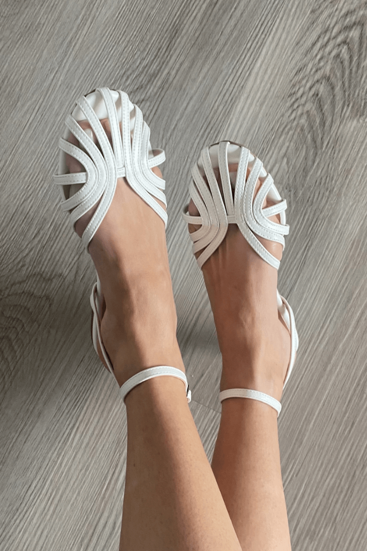Vittoria flade sandaler med smykkedetaljer – komfort