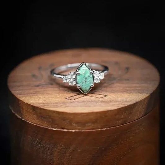 Naturlig turkis ring med sten
