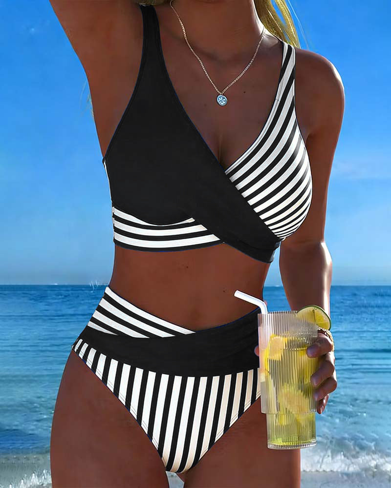 Delphantine™ — Stribet bikini med vikletop og høj talje, sommerglød