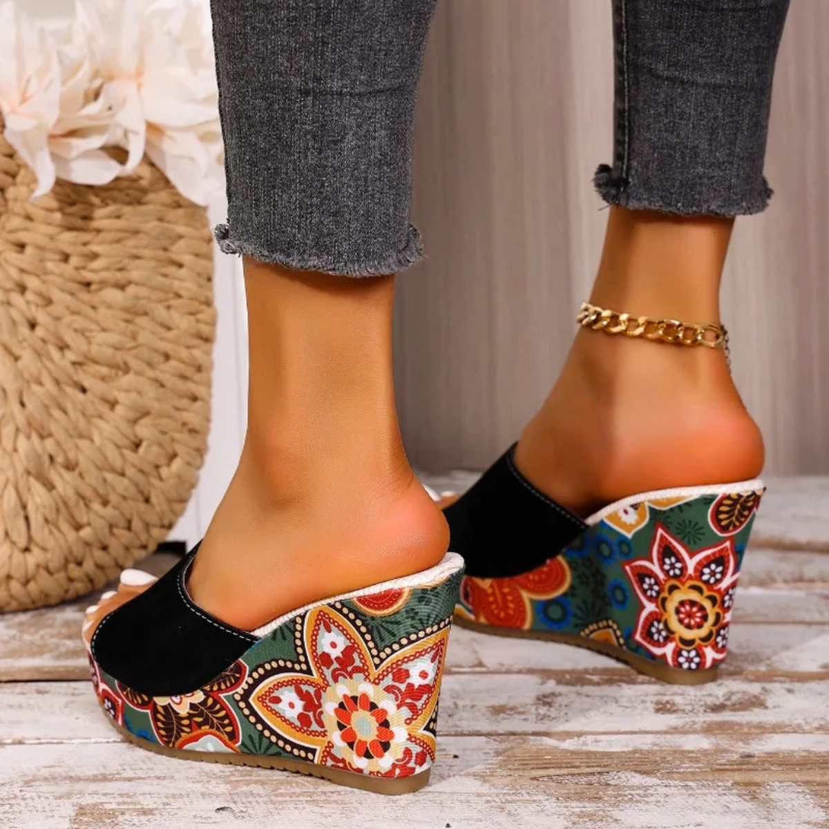 Joelle™ — Skulpturelle mules med blomsterhæl