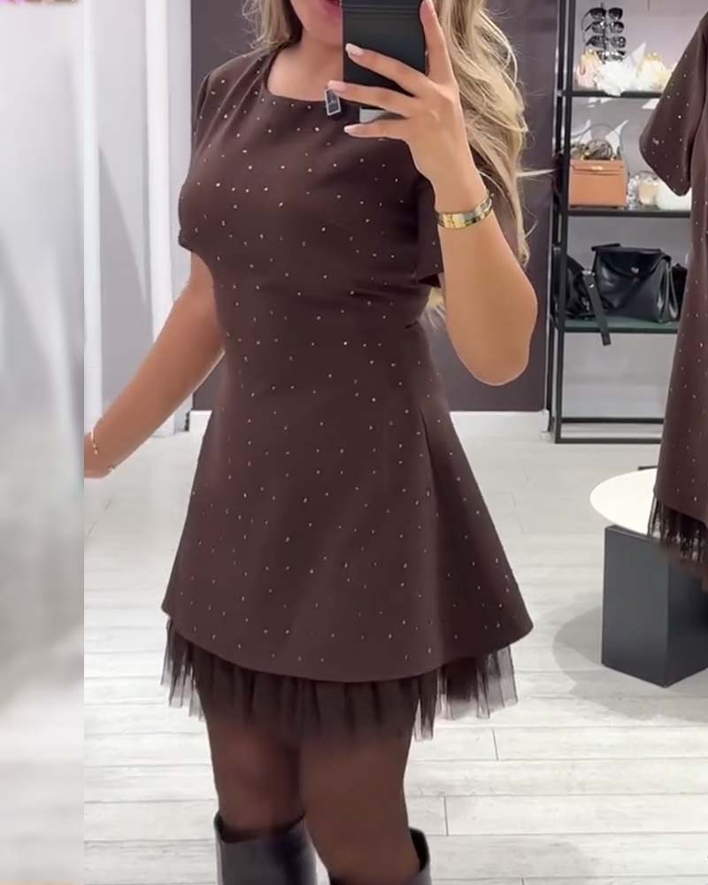 Camille™ – Elegant minikjole med glitrende komfort