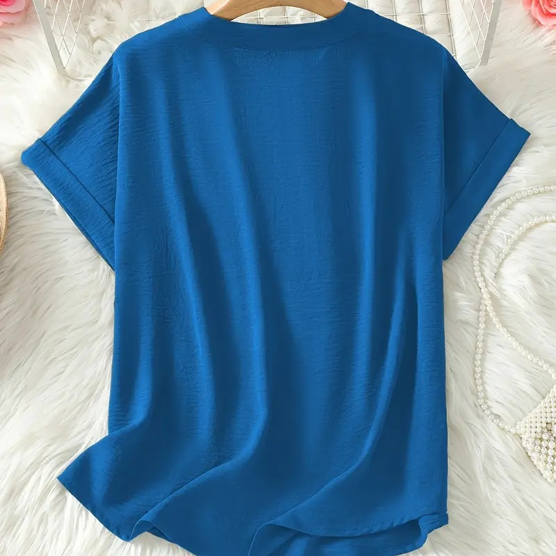 Émilie™ — Elegant flydende bluse med åben krave