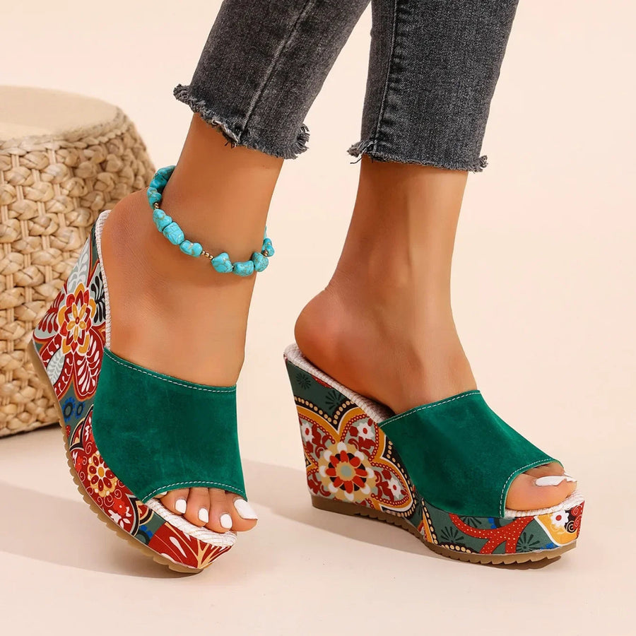 Joelle™ — Skulpturelle mules med blomsterhæl