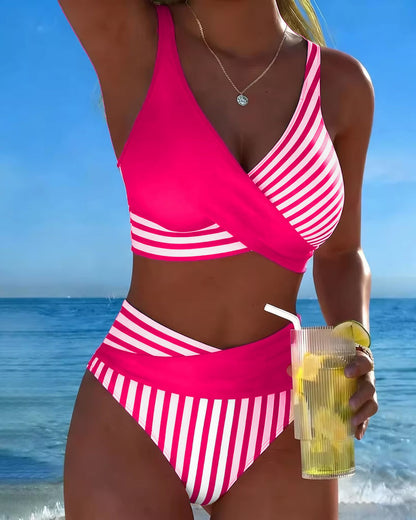 Delphantine™ — Stribet bikini med vikletop og høj talje, sommerglød