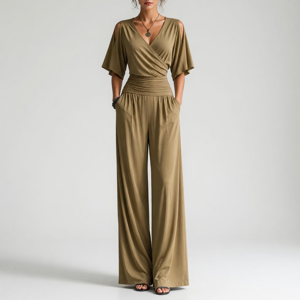 Gaëlle™ — Løstsiddende, flydende jumpsuit med V-hals og afslappet, tidløs elegance
