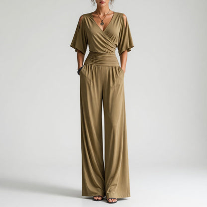 Gaëlle™ — Løstsiddende, flydende jumpsuit med V-hals og afslappet, tidløs elegance