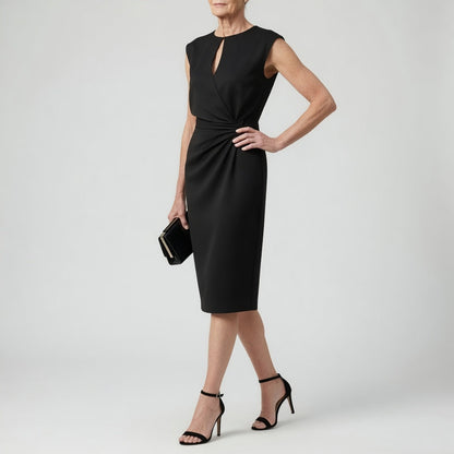 Daphné™ — Elegant midikjole med draperet talje