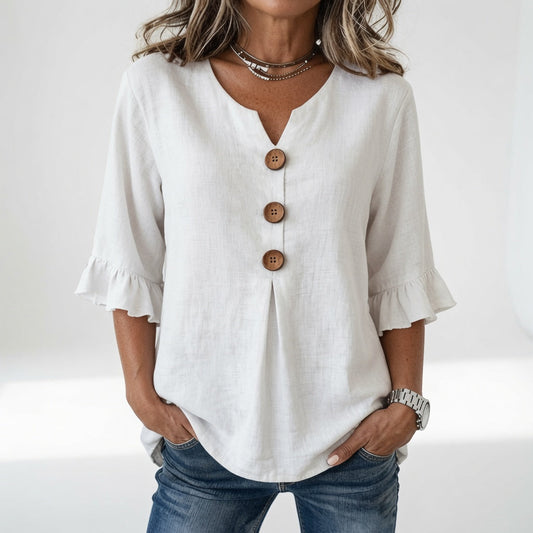 Rosanne™ — Bluse med V-hals, knapper og flæseærmer i afslappet elegance