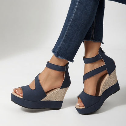 Jocelyne™ — Kilesandal med elastisk rem i rent, naturligt look