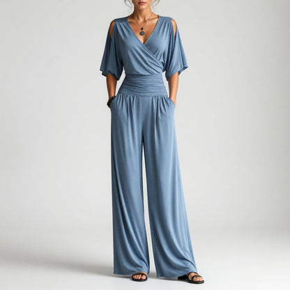 Gaëlle™ — Løstsiddende, flydende jumpsuit med V-hals og afslappet, tidløs elegance