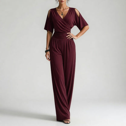 Gaëlle™ — Løstsiddende, flydende jumpsuit med V-hals og afslappet, tidløs elegance