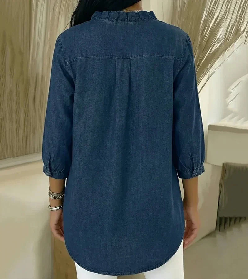 Clémence™ — Løsthængende bluse med V-hals og flæser