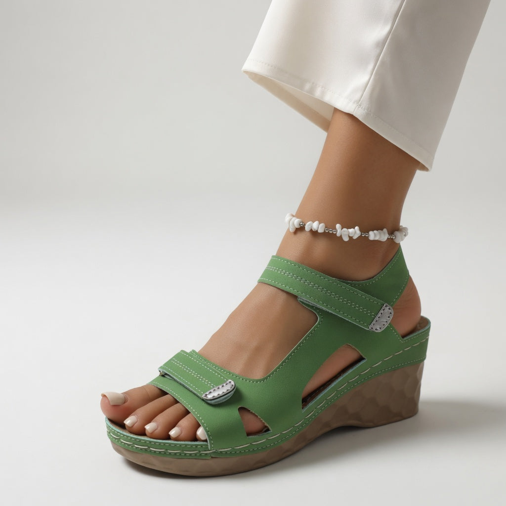 Isaure™ – Sommerwedges i farverig lethed
