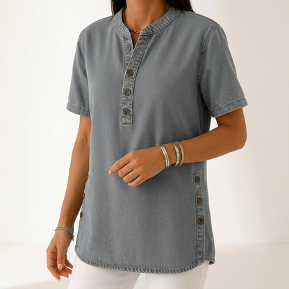 Denimelle™ — Henley-top i denimlook med slidser i siderne