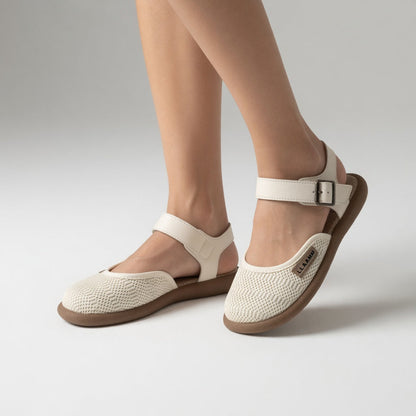 Mirabeau™ – Flad sandal med spænde, retro og naturlig elegance