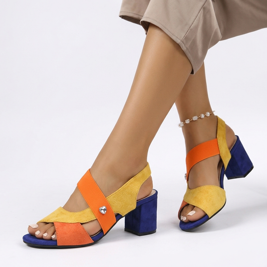 Colorine™ — Sandal med blokhæl i colorblock og markant ankelrem