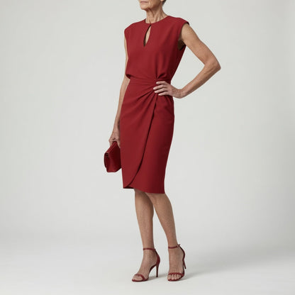 Daphné™ — Elegant midikjole med draperet talje