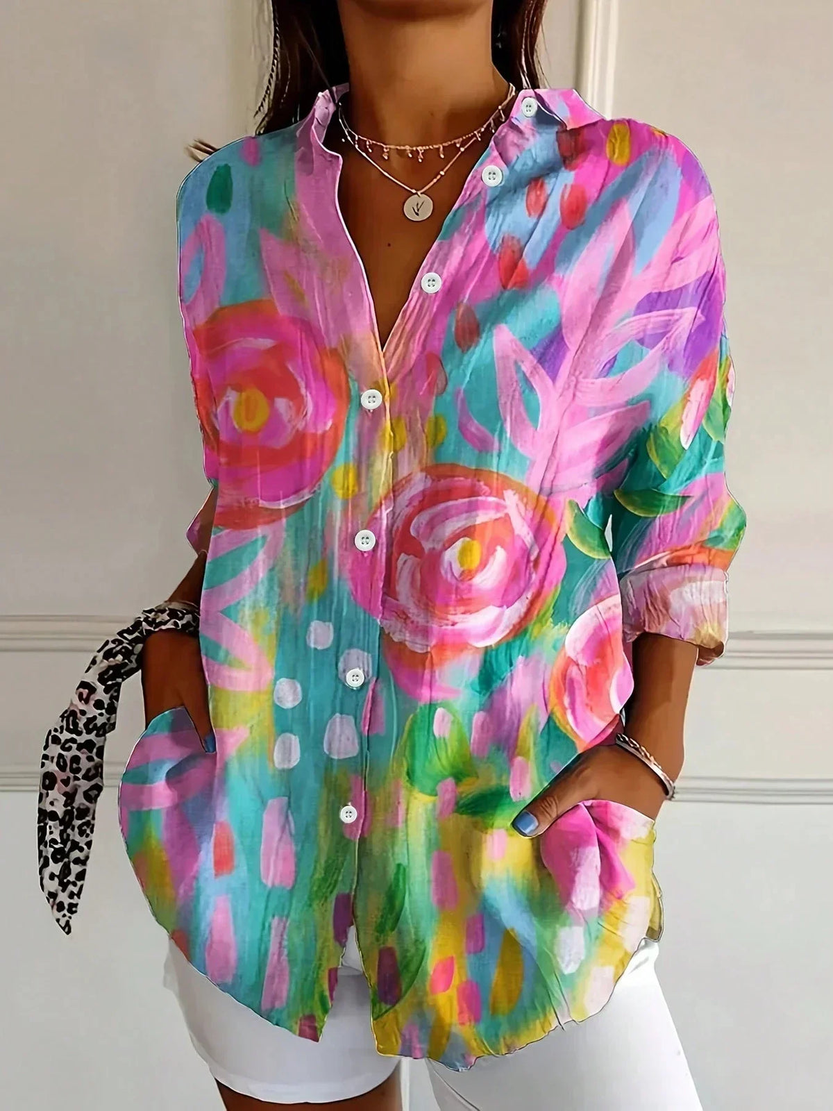 Élianne™ — Elegant bluse med holdbare farver