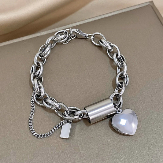 Chunky armbånd med guldhjerte