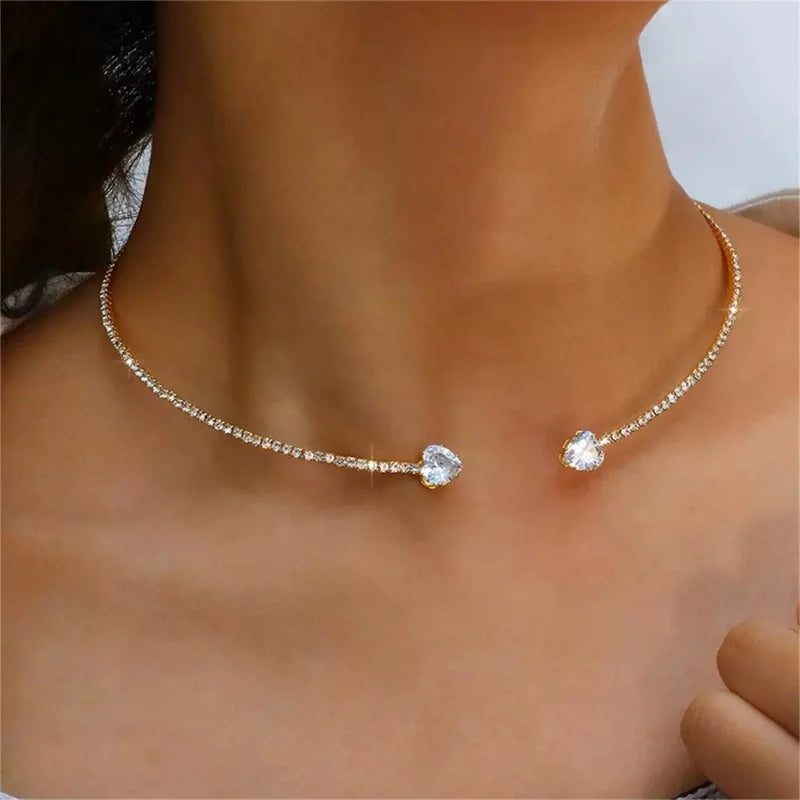 Choker-halskæde med krystalhjerte