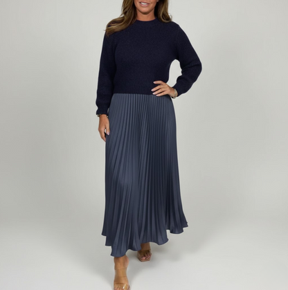 Claudine™ – Den plisserede sweaterkjole med elegance og komfort