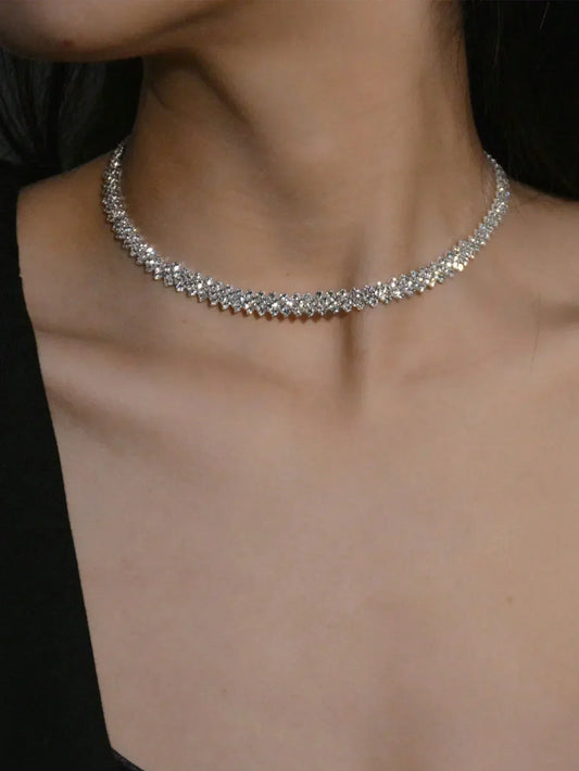 Elegant halskæde med strass