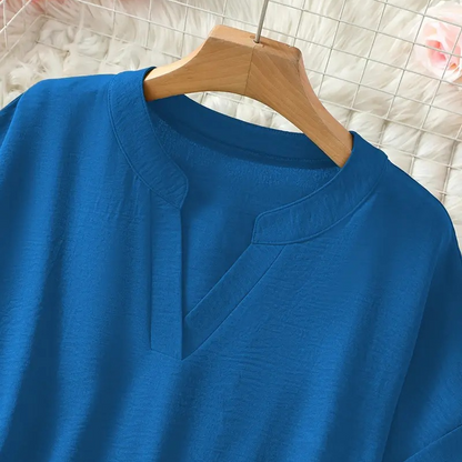 Émilie™ — Elegant flydende bluse med åben krave