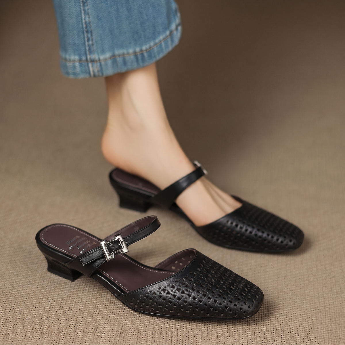 Lou | Perforerede Mules med Rem
