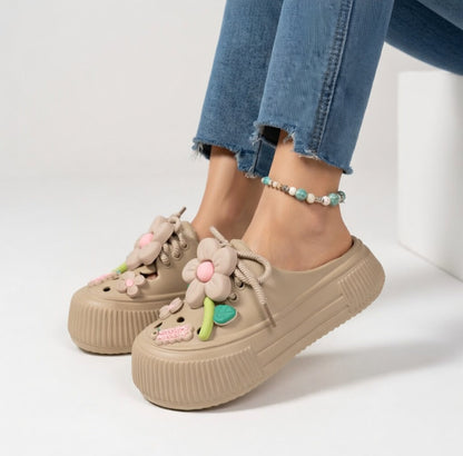 Floréa™ — Plateausabots med blomster i legende stil