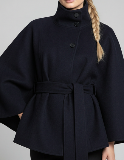 Capucine™ – Elegant capefrakke til hver dag