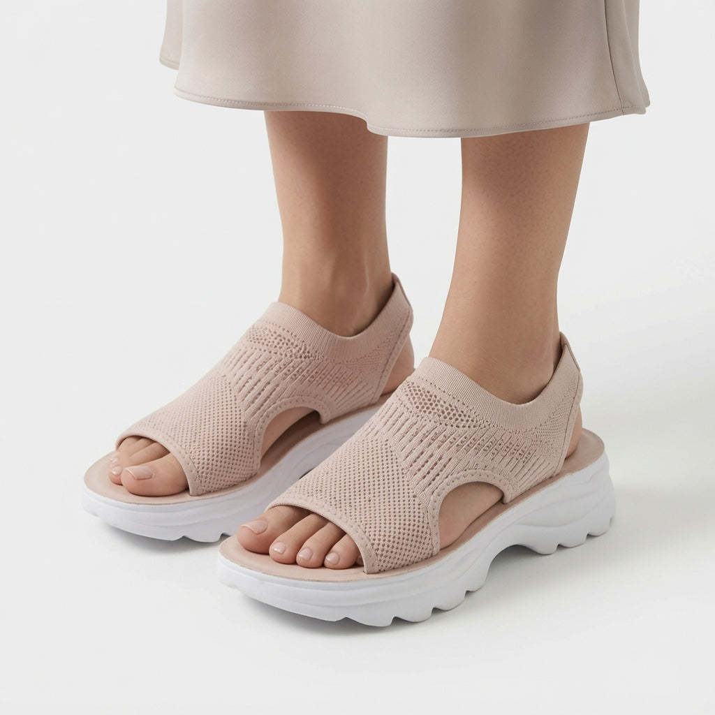 Sportelle™ — Sportssandal i mesh med profilsål og rem om hælen