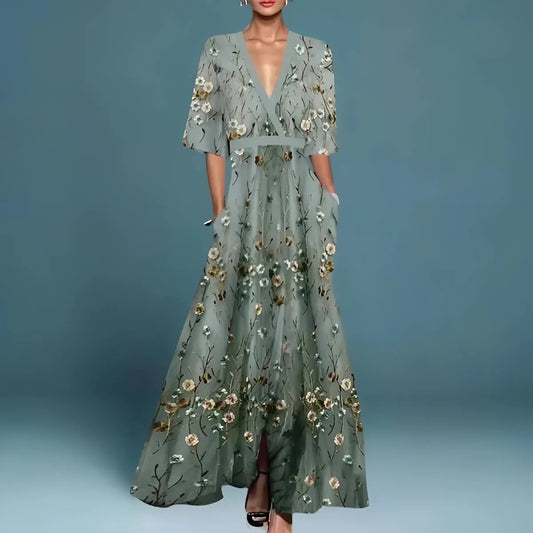 Alessandra™ — Elegant, flydende kjole med V-udskæring