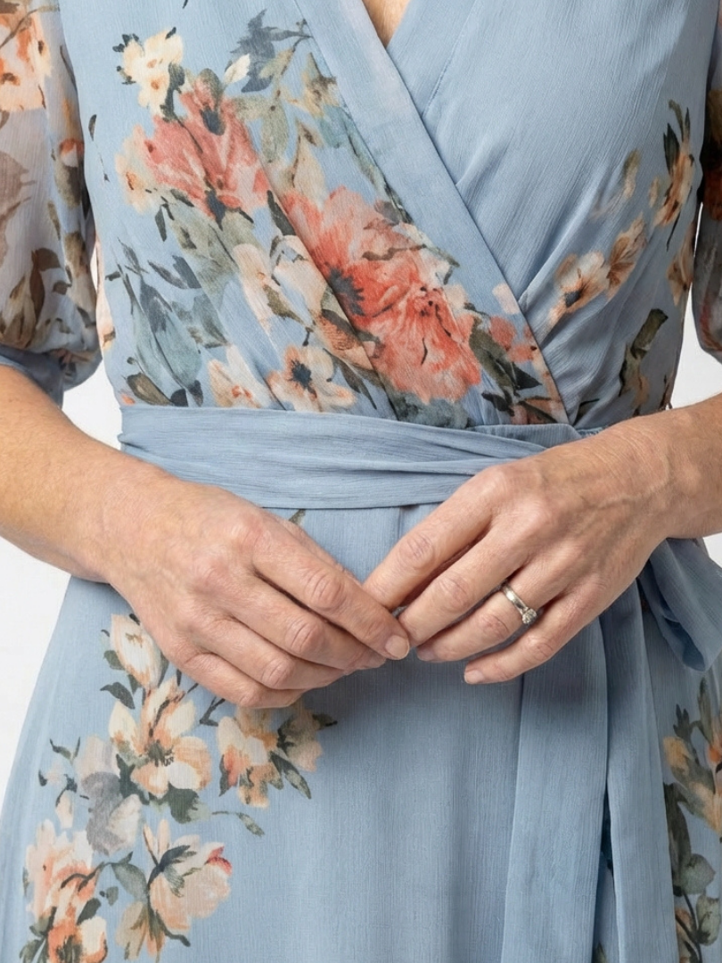 Elowen | Maxi-wrapkjole med V-hals og blomsterprint